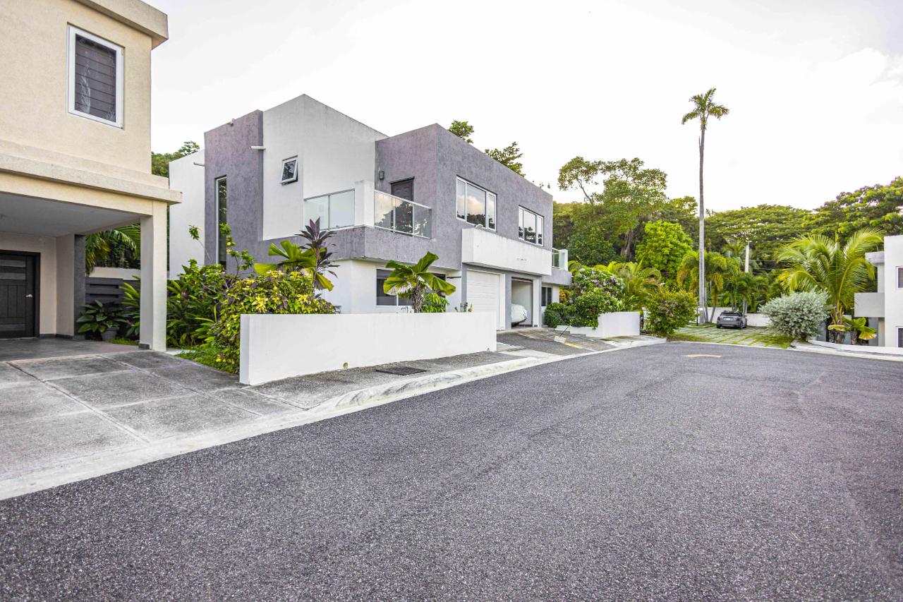 Fifth image of Miramar in Spring Garden, St. James, Jamaica - property is For Rent