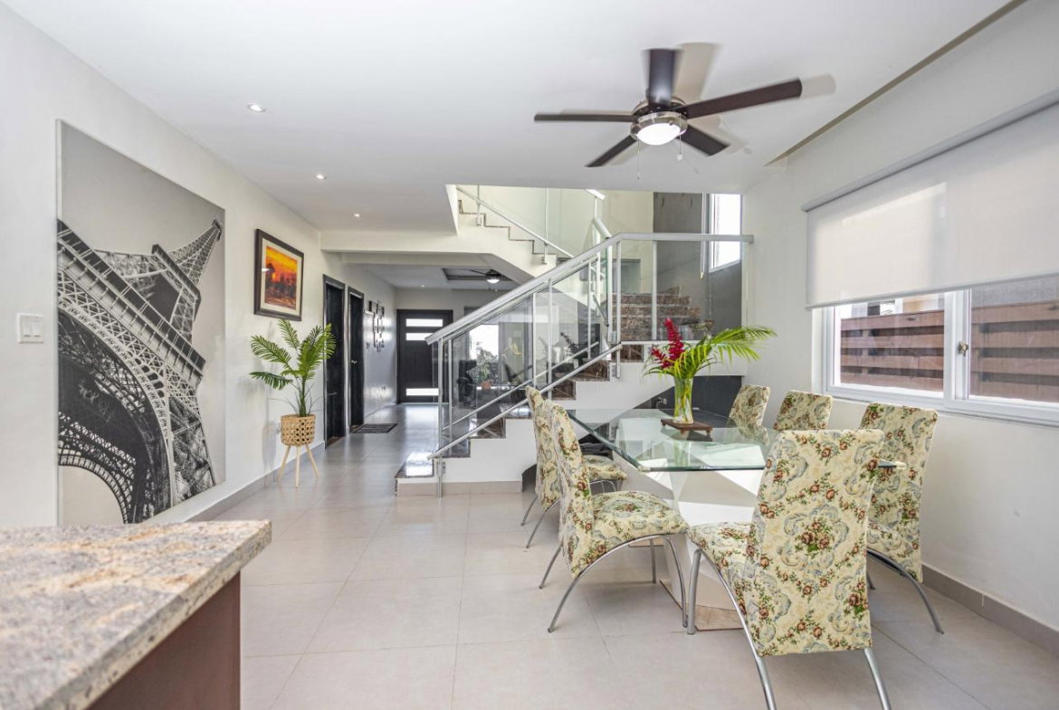 Tenth image of Miramar in Spring Garden, St. James, Jamaica - property is For Rent