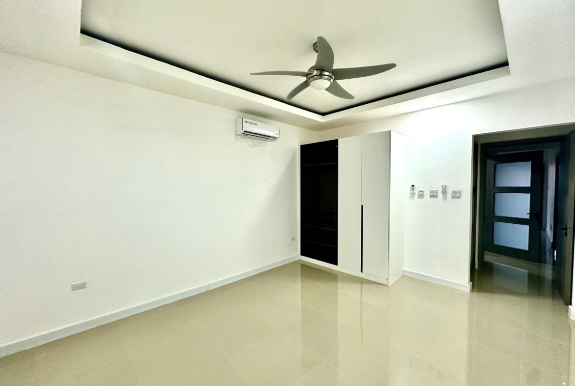 Twenty-Third image of 90- Ocho Rios Country Club in Ocho Rios, St. Ann, Jamaica - property is For Rent