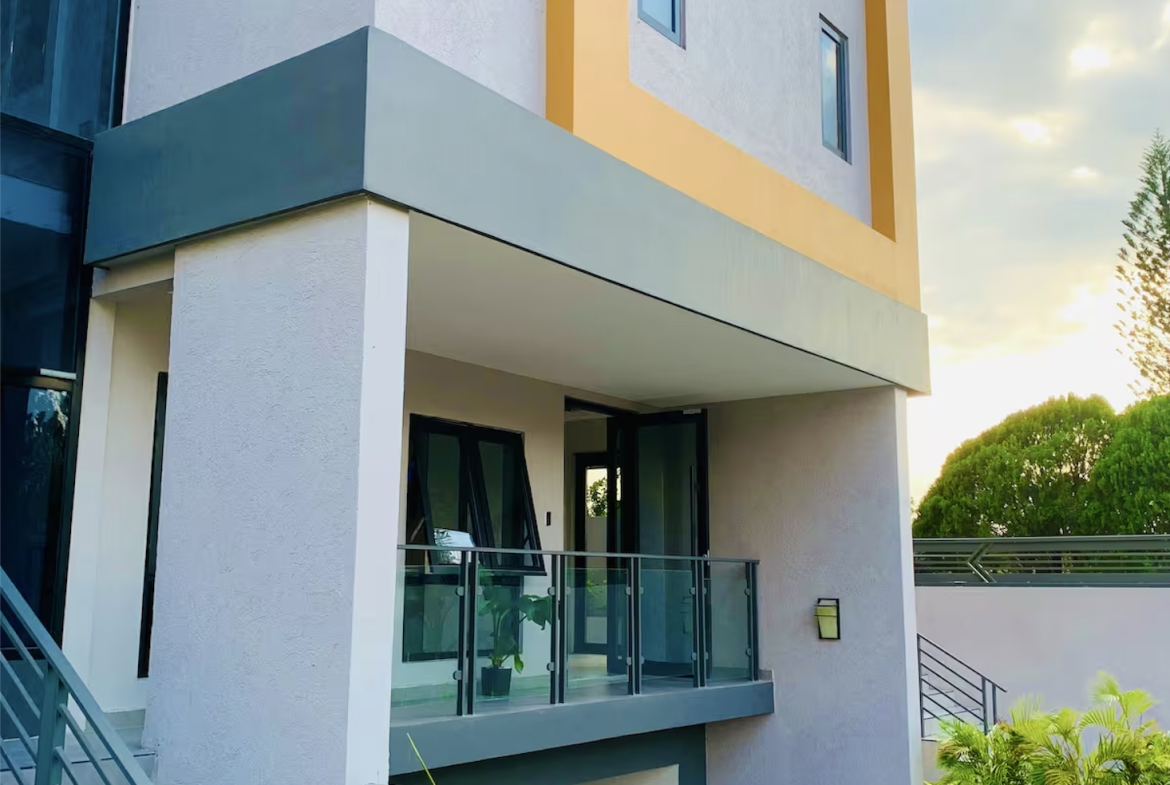 Ninth image of 204-28 Waterloo Avenue in Kingston 10, St. Andrew, Jamaica - property is For Rent