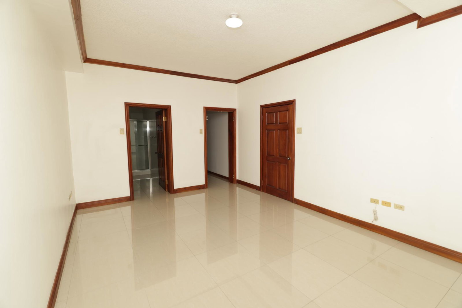 Fourth image of 28 Block D-7 Ottawa Ave in Kingston 6, St. Andrew, Jamaica - property is For Rent