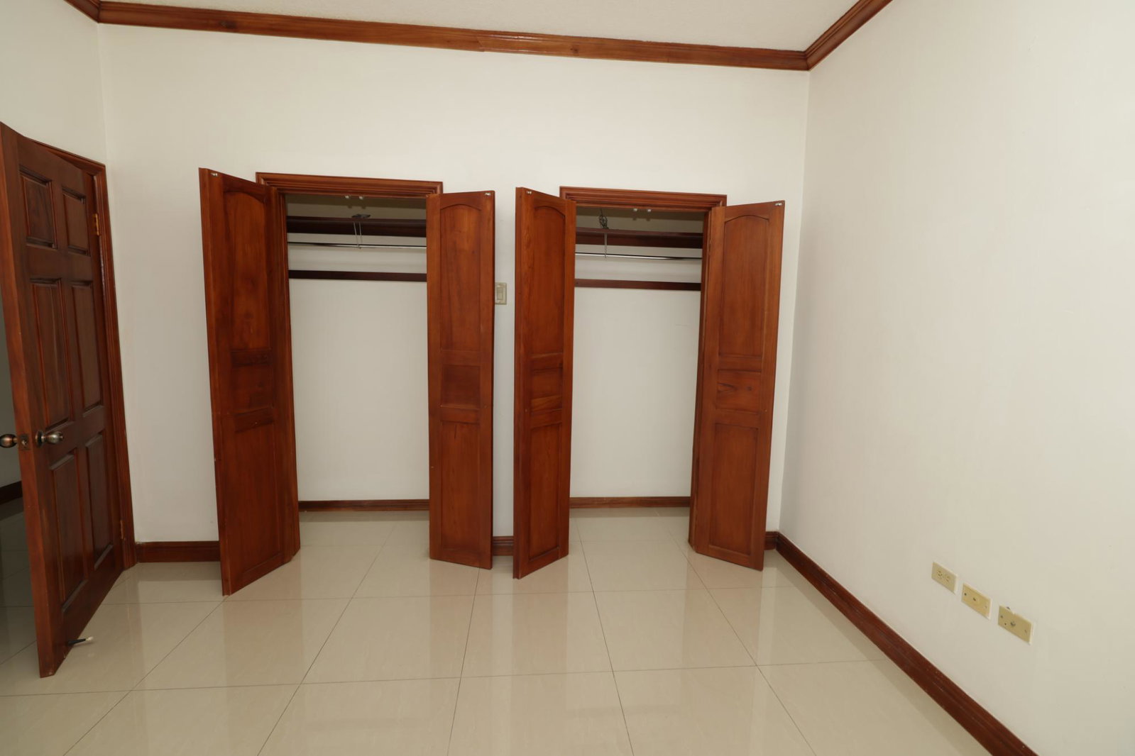 Sixth image of 28 Block D-7 Ottawa Ave in Kingston 6, St. Andrew, Jamaica - property is For Rent