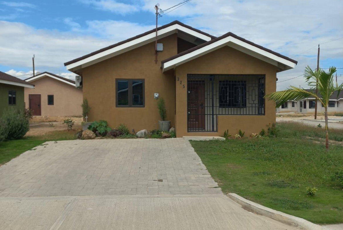Second image of 325 Oak Estates in Portmore Pines, St. Catherine, Jamaica - property is For Rent