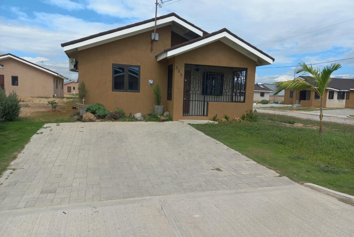 First image of 325 Oak Estates in Portmore Pines, St. Catherine, Jamaica - property is For Rent
