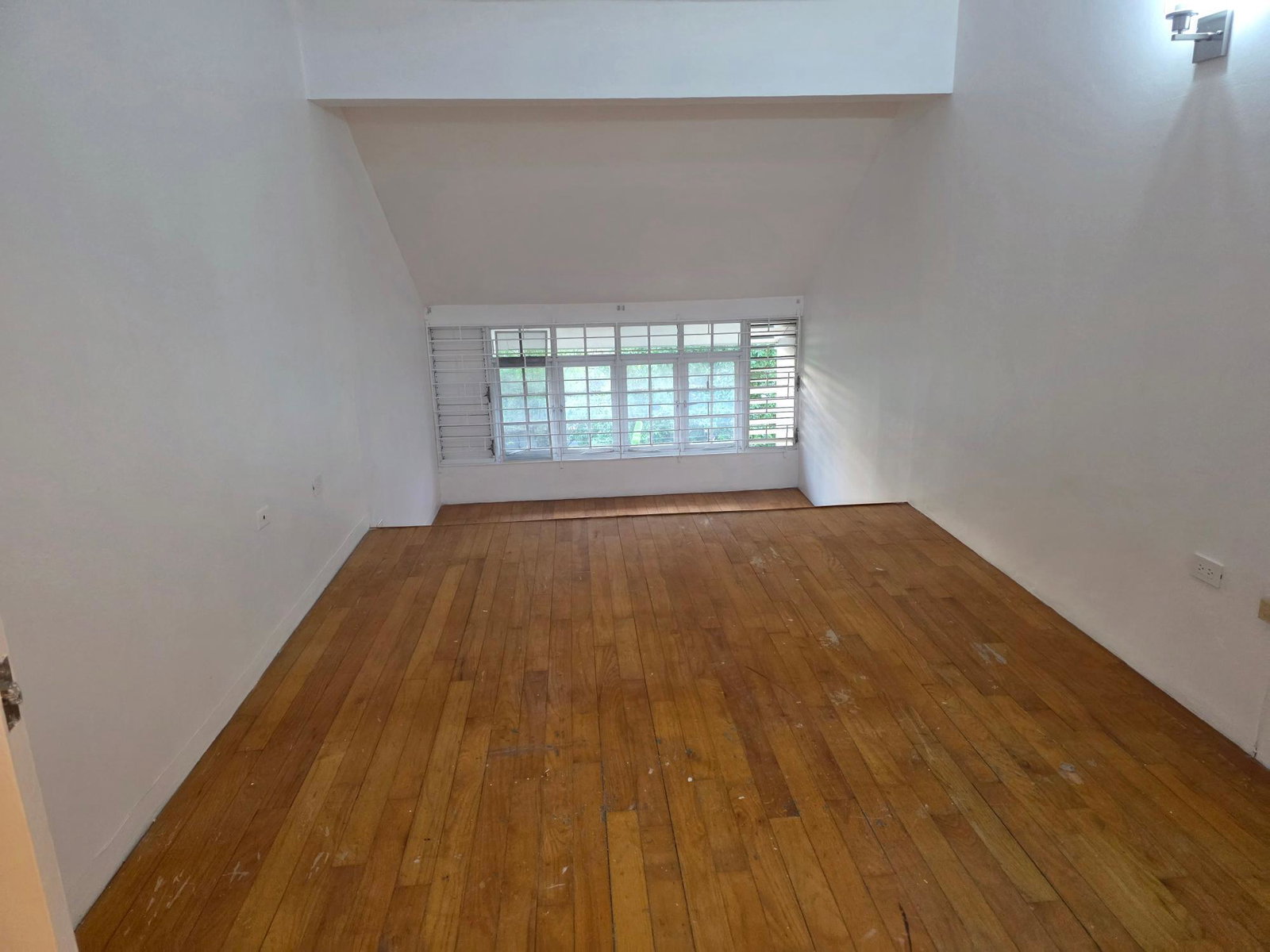 Twenty-Ninth image of 2-107 Hope Road, Kingston 6 in Kingston 6, St. Andrew, Jamaica - property is For Rent