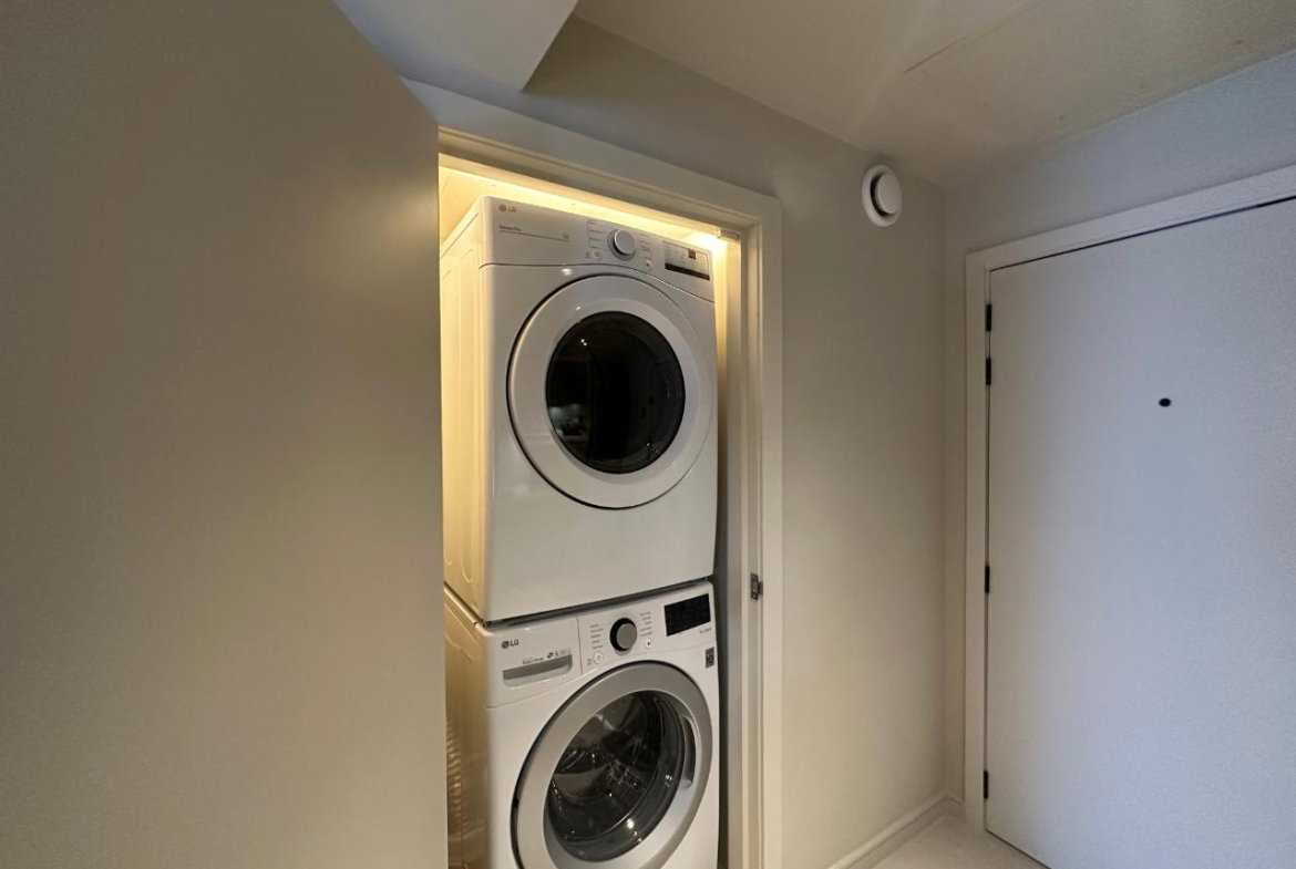 Thirteenth image of 1009-2-4 King Street in KINGSTON, Kingston, Jamaica - property is For Rent