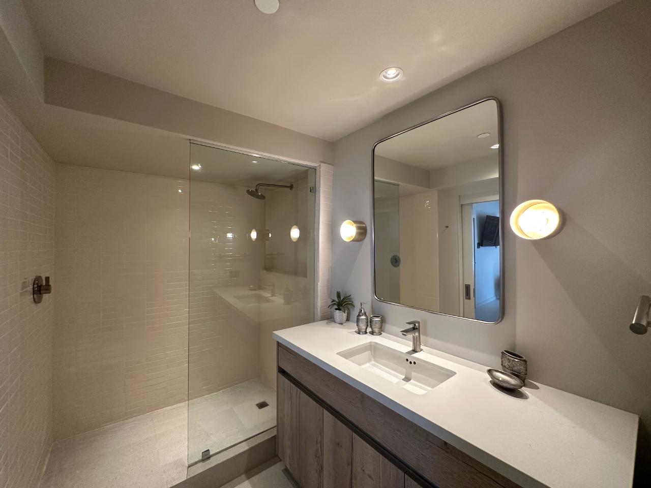 Ninth image of 1009-2-4 King Street in KINGSTON, Kingston, Jamaica - property is For Rent