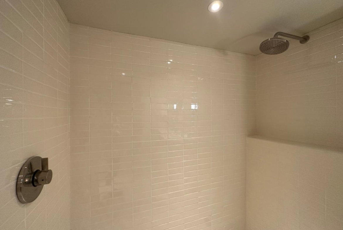 Tenth image of 1009-2-4 King Street in KINGSTON, Kingston, Jamaica - property is For Rent