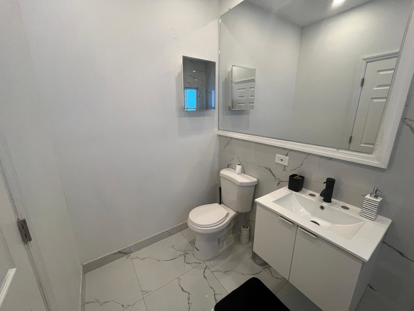 Eleventh image of 2-381 Camelot Village ph 2 in Discovery Bay, St. Ann, Jamaica - property is For Rent