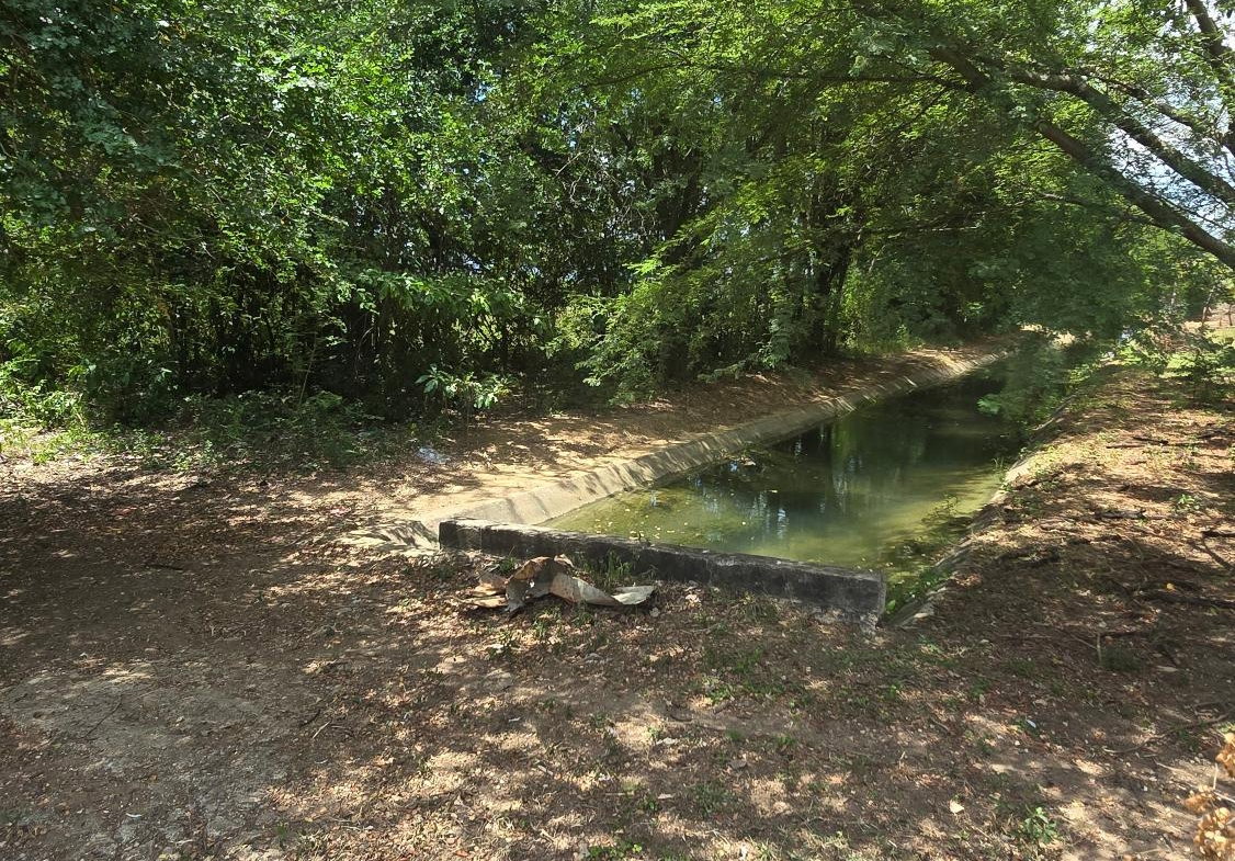 Thirteenth image of Four Paths Main Road in Four Paths, Clarendon, Jamaica - property is For Sale