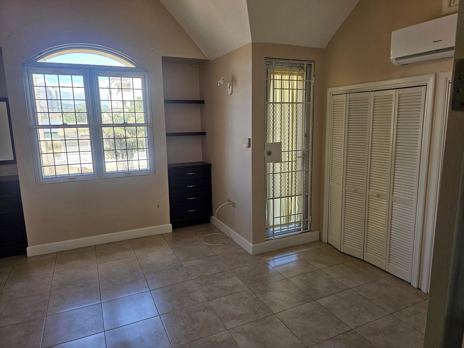 Thirteenth image of 3-3 Linstone Crescent in Kingston 6, St. Andrew, Jamaica - property is For Rent