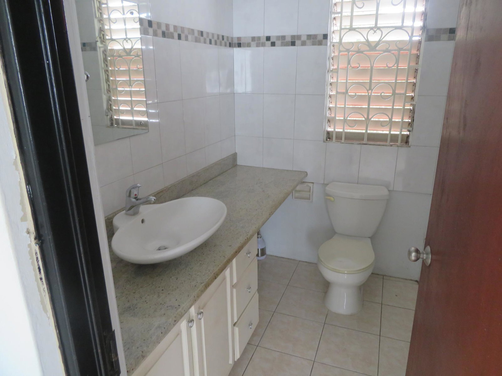 Stunning-2-Bedroom-Apartment-for-Sale-at-St-James-Court-7-Kingsway-St.-Andrew-Jamaica Seventeenth image of Apt #15-7 Kingsway in Kingston 10, St. Andrew, Jamaica - property is For Sale