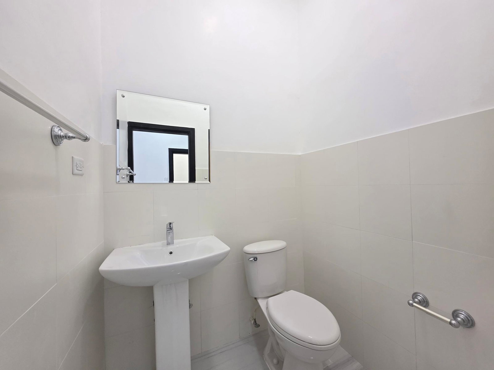 Nineteenth image of 11-9 Halifax Ave in Kingston 6, St. Andrew, Jamaica - property is For Rent