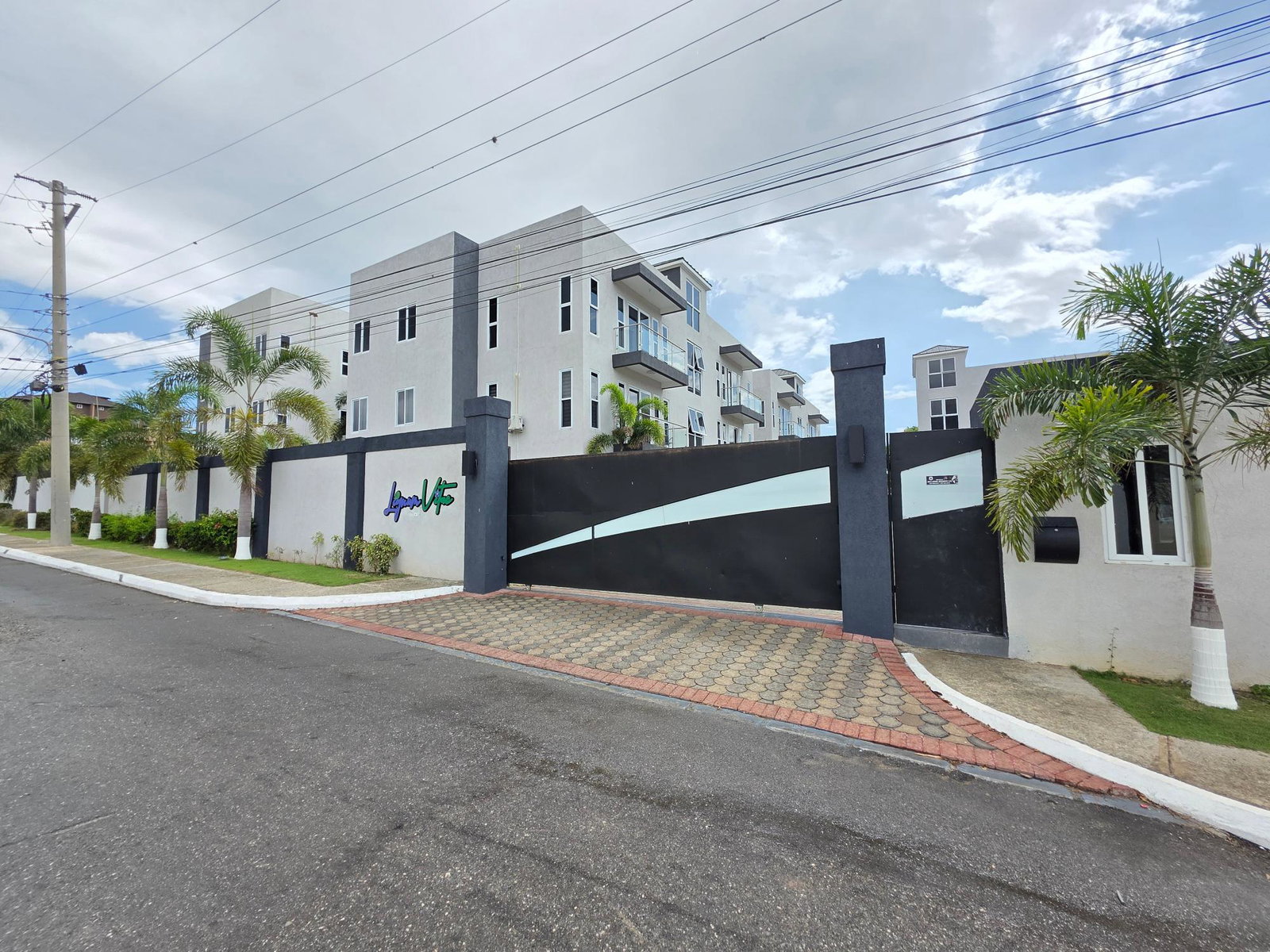 Twenty-Seventh image of 11-9 Halifax Ave in Kingston 6, St. Andrew, Jamaica - property is For Rent