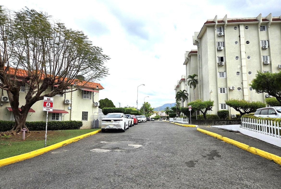 Second image of 402-oaklands Constant Spring rd in Kingston 8, St. Andrew, Jamaica - property is For Sale