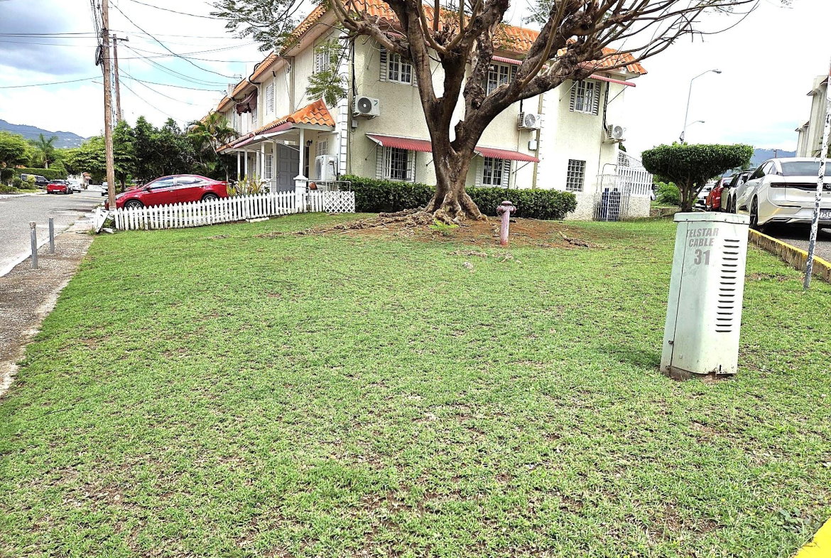 Eleventh image of 402-oaklands Constant Spring rd in Kingston 8, St. Andrew, Jamaica - property is For Sale