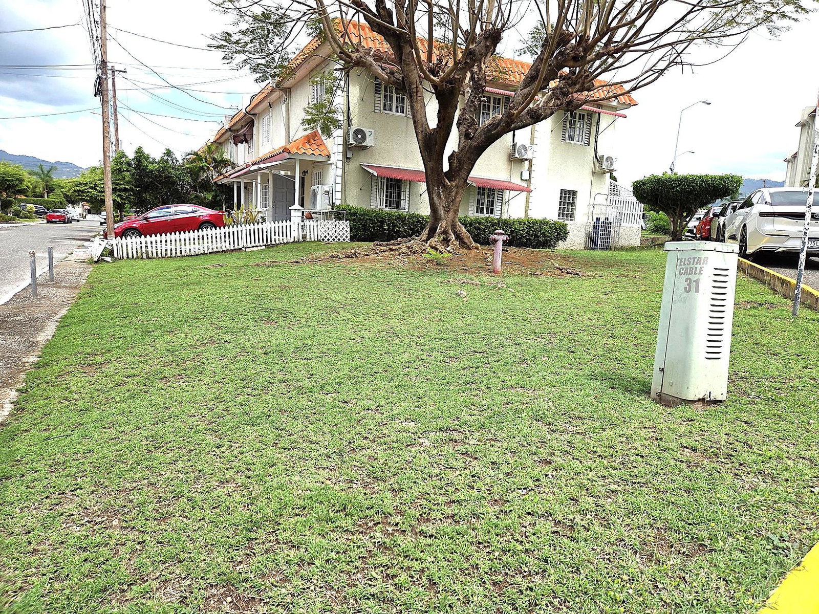 Eleventh image of 402-oaklands Constant Spring rd in Kingston 8, St. Andrew, Jamaica - property is For Sale