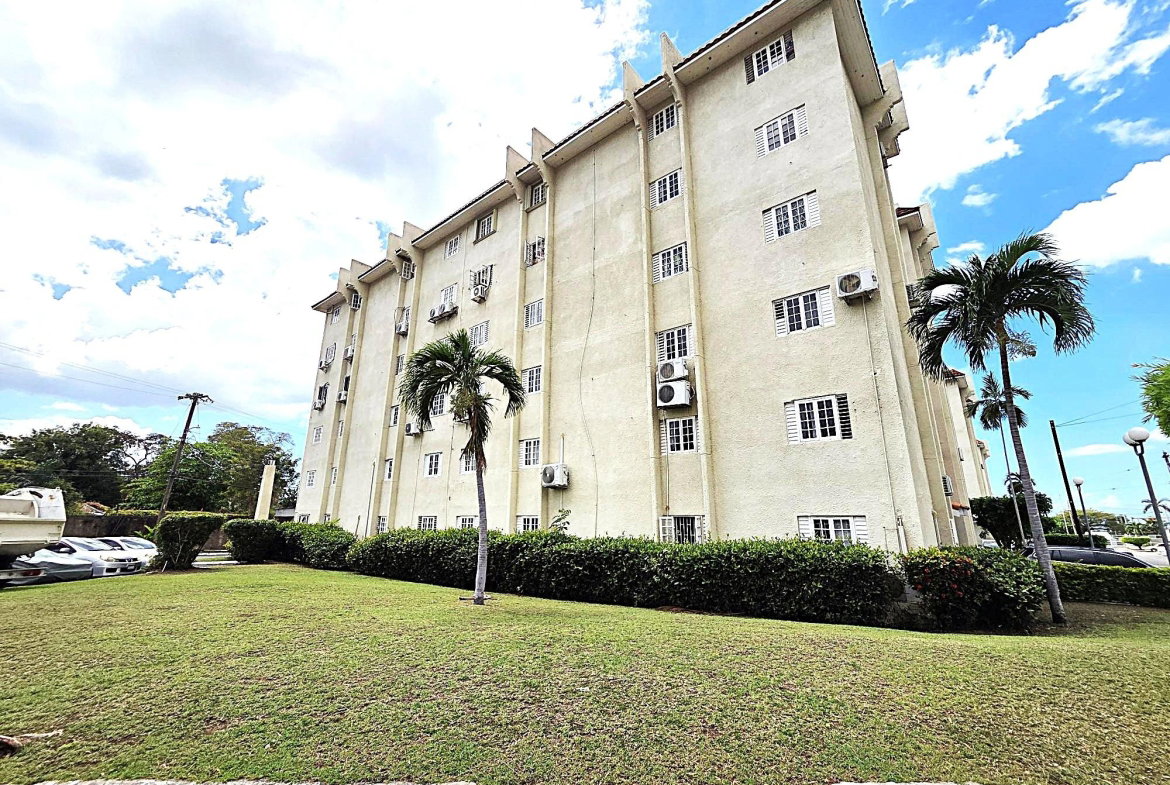 Thirteenth image of 402-oaklands Constant Spring rd in Kingston 8, St. Andrew, Jamaica - property is For Sale