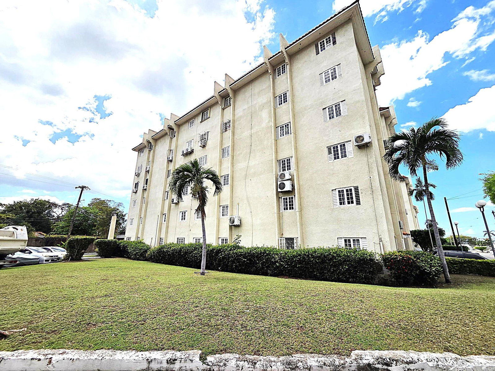 Thirteenth image of 402-oaklands Constant Spring rd in Kingston 8, St. Andrew, Jamaica - property is For Sale