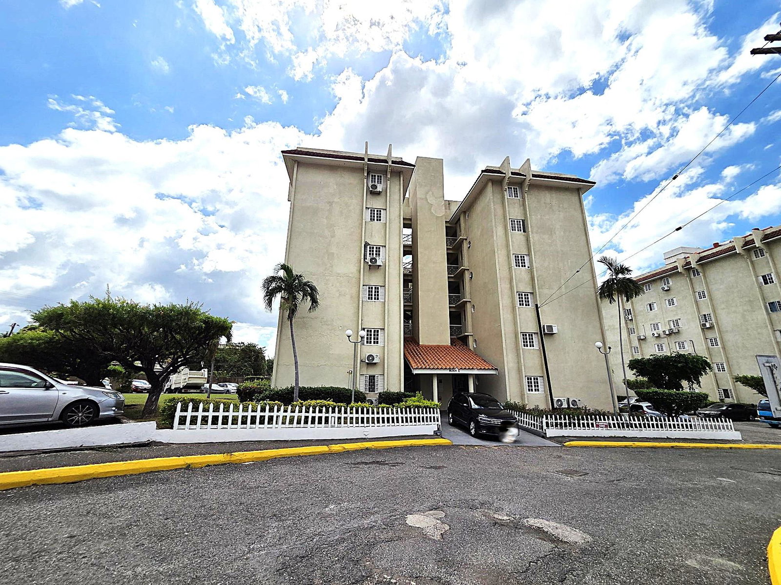 Fourteenth image of 402-oaklands Constant Spring rd in Kingston 8, St. Andrew, Jamaica - property is For Sale