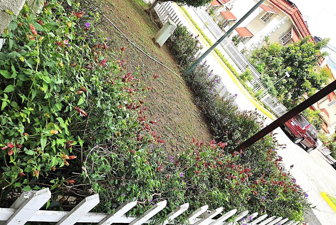 Fifteenth image of 402-oaklands Constant Spring rd in Kingston 8, St. Andrew, Jamaica - property is For Sale