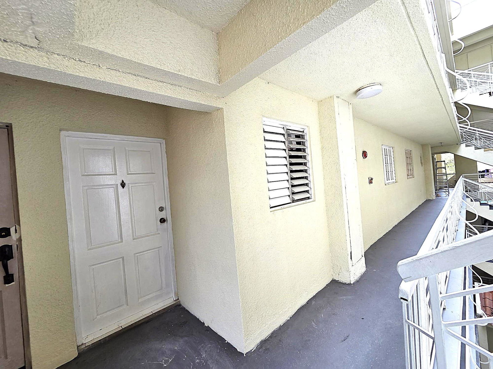 Third image of 402-oaklands Constant Spring rd in Kingston 8, St. Andrew, Jamaica - property is For Sale