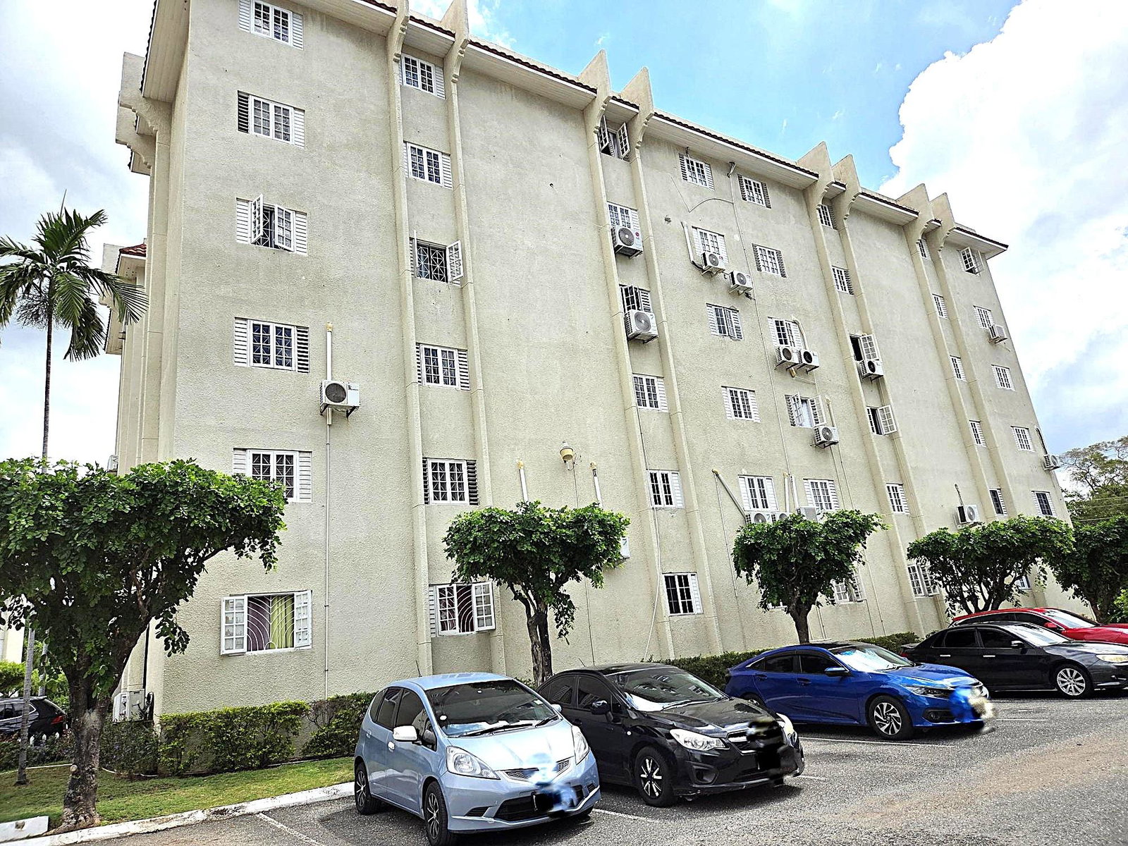 Eighth image of 402-oaklands Constant Spring rd in Kingston 8, St. Andrew, Jamaica - property is For Sale
