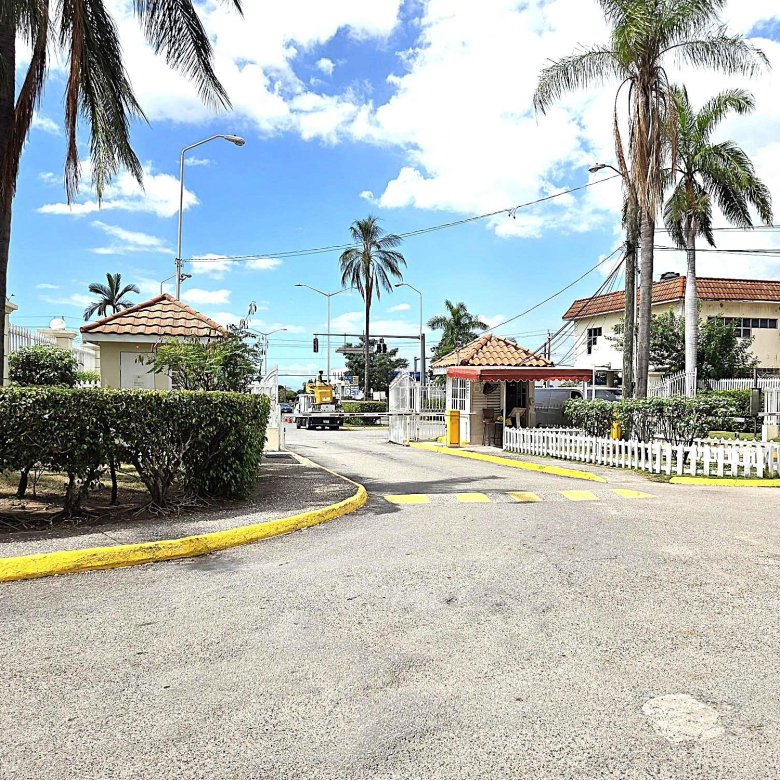 First image of 402-oaklands Constant Spring rd in Kingston 8, St. Andrew, Jamaica - property is For Sale
