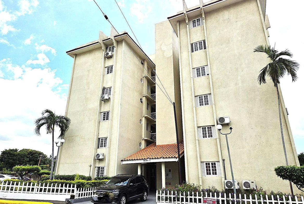 Ninth image of 402-oaklands Constant Spring rd in Kingston 8, St. Andrew, Jamaica - property is For Sale