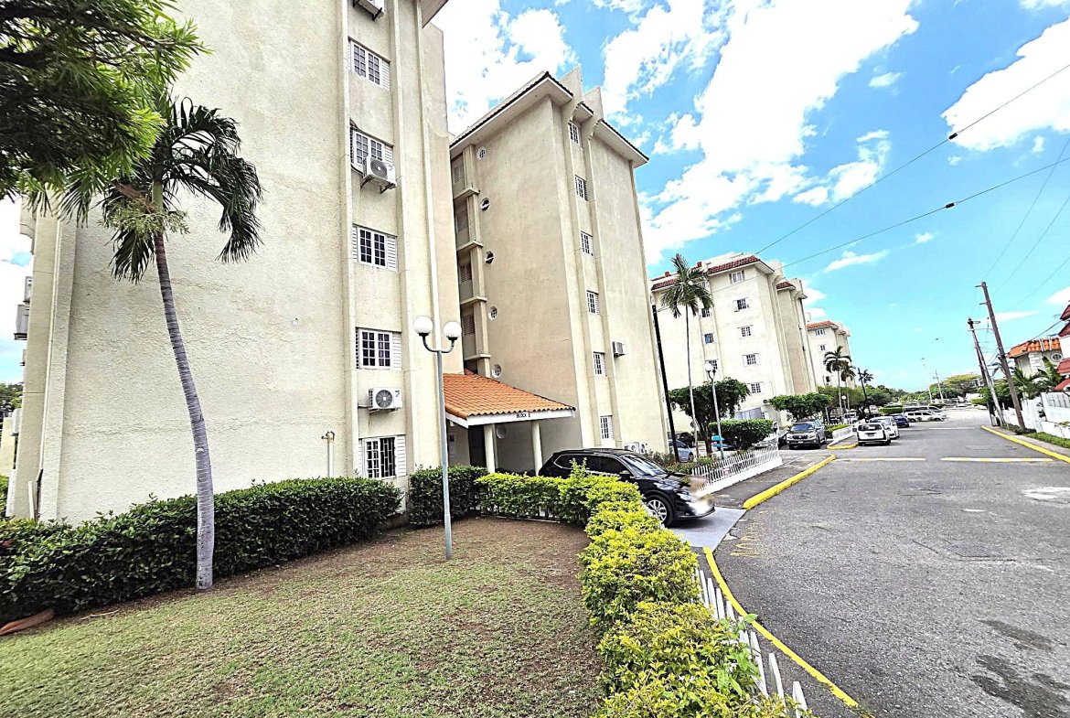 Tenth image of 402-oaklands Constant Spring rd in Kingston 8, St. Andrew, Jamaica - property is For Sale