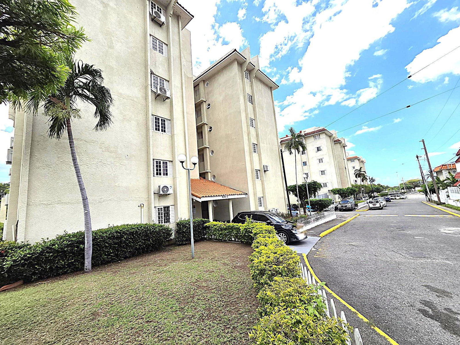 Tenth image of 402-oaklands Constant Spring rd in Kingston 8, St. Andrew, Jamaica - property is For Sale