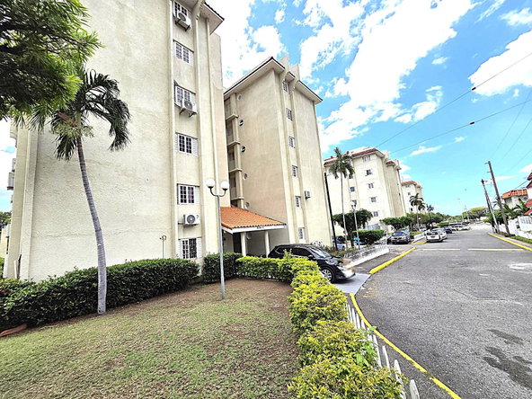 Tenth image of 402-oaklands Constant Spring rd in Kingston 8, St. Andrew, Jamaica - property is For Sale