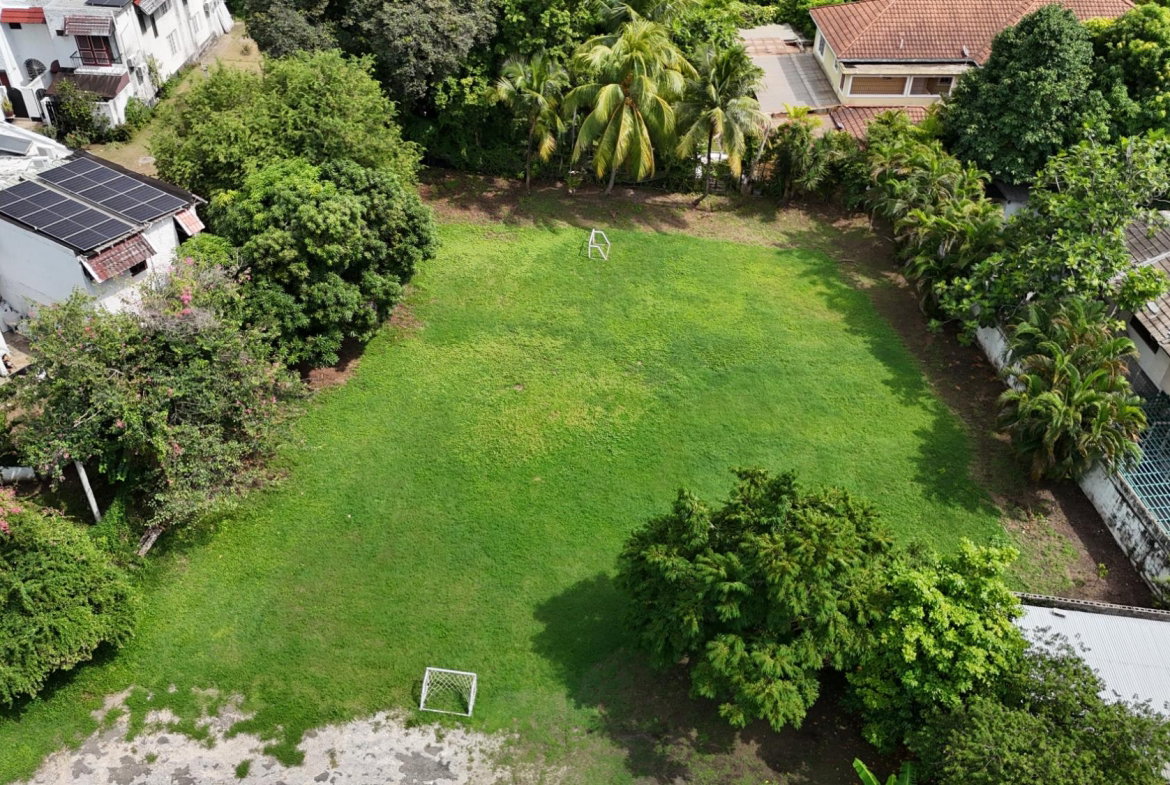 Second image of 9c-1421/2 Constant Spring rd in Kingston 8, St. Andrew, Jamaica - property is For Sale