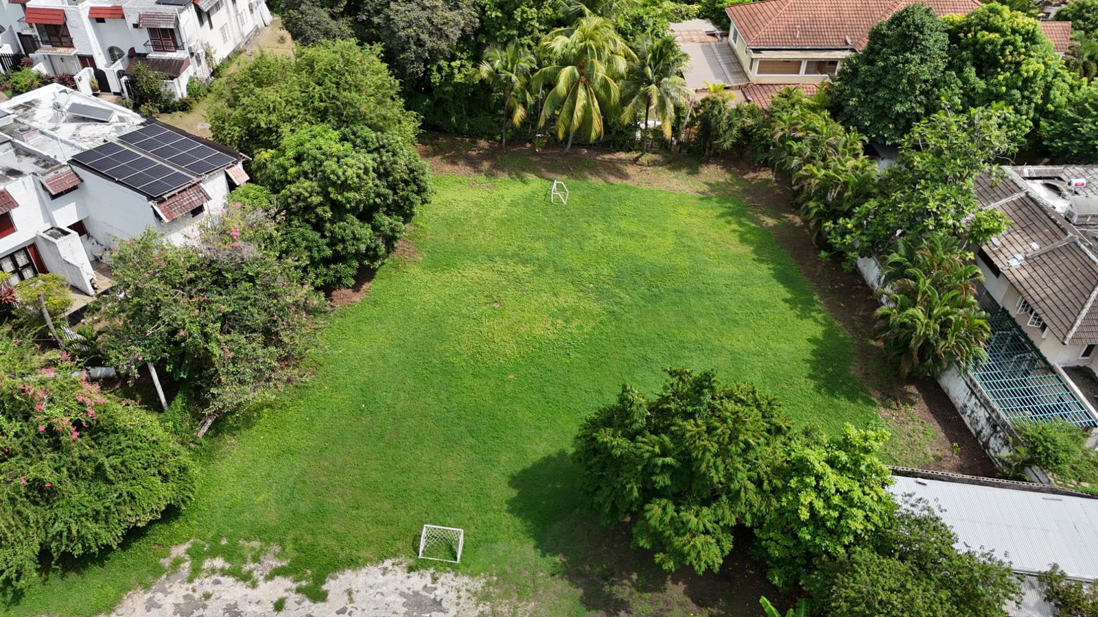 2-Bedroom-Apartment-for-Sale-in-Kingston-8-Constant-Spring-Rd-St.-Andrew Second image of 9c-1421/2 Constant Spring rd in Kingston 8, St. Andrew, Jamaica - property is For Sale