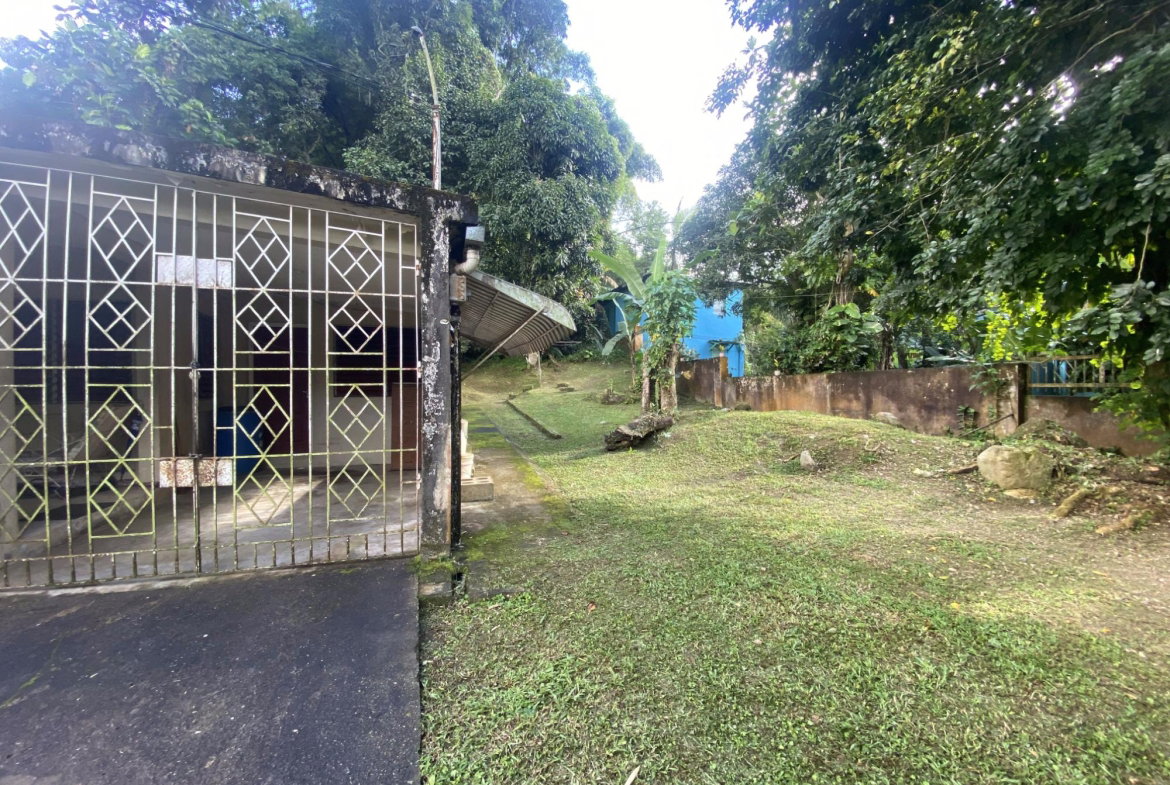 Eleventh image of 5 Staten Close in Kingston 9, St. Andrew, Jamaica - property is For Sale