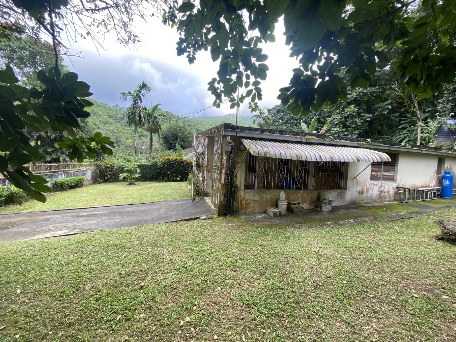 Ninth image of 5 Staten Close in Kingston 9, St. Andrew, Jamaica - property is For Sale
