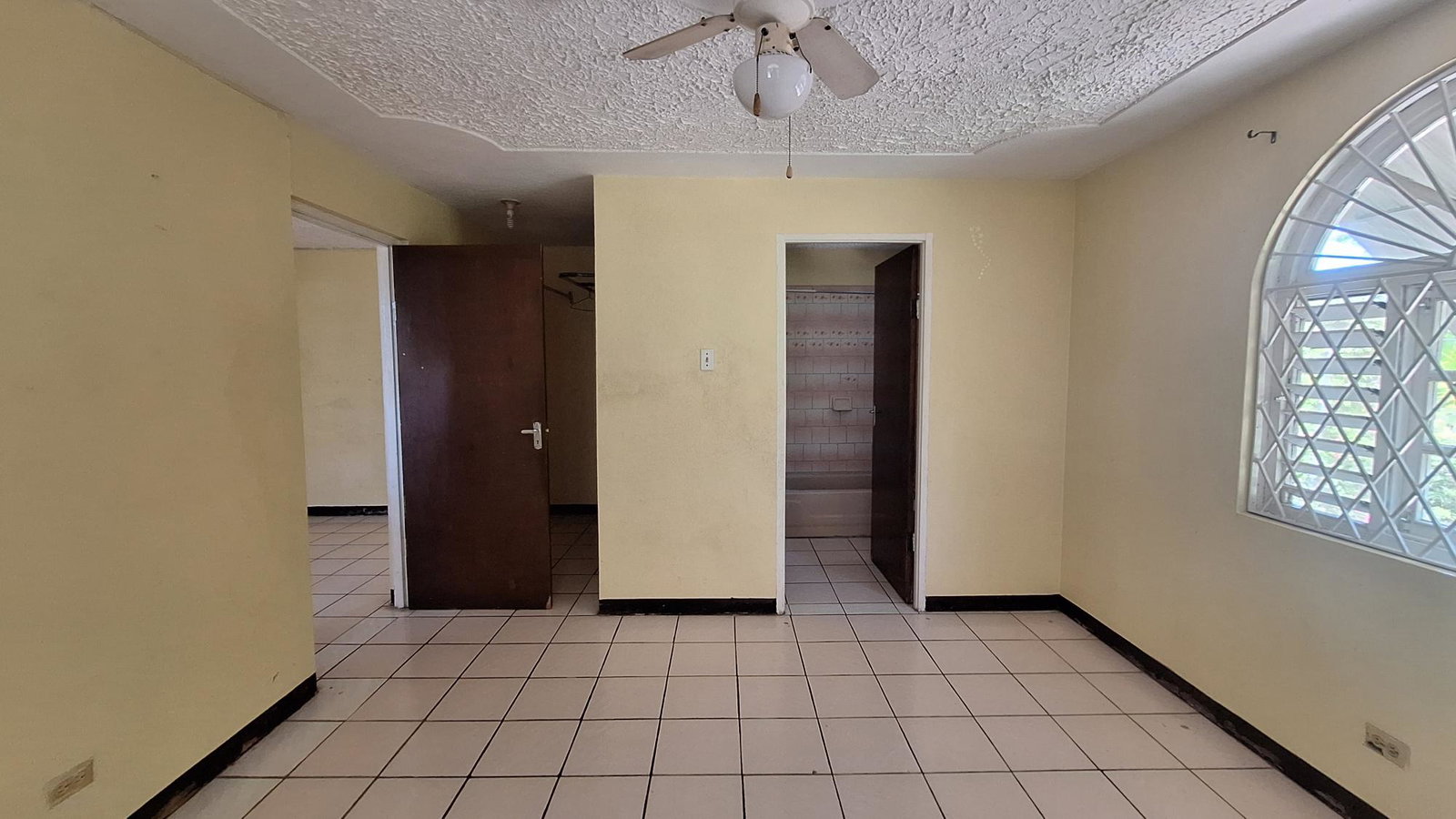 3-Bedroom-Townhouse-For-Sale-in-Portmore-St.-Catherine-335-Oakwood-Boulevard Sixteenth image of 335 Oakwood Boulevard in Bridgeview, St. Catherine, Jamaica - property is For Sale