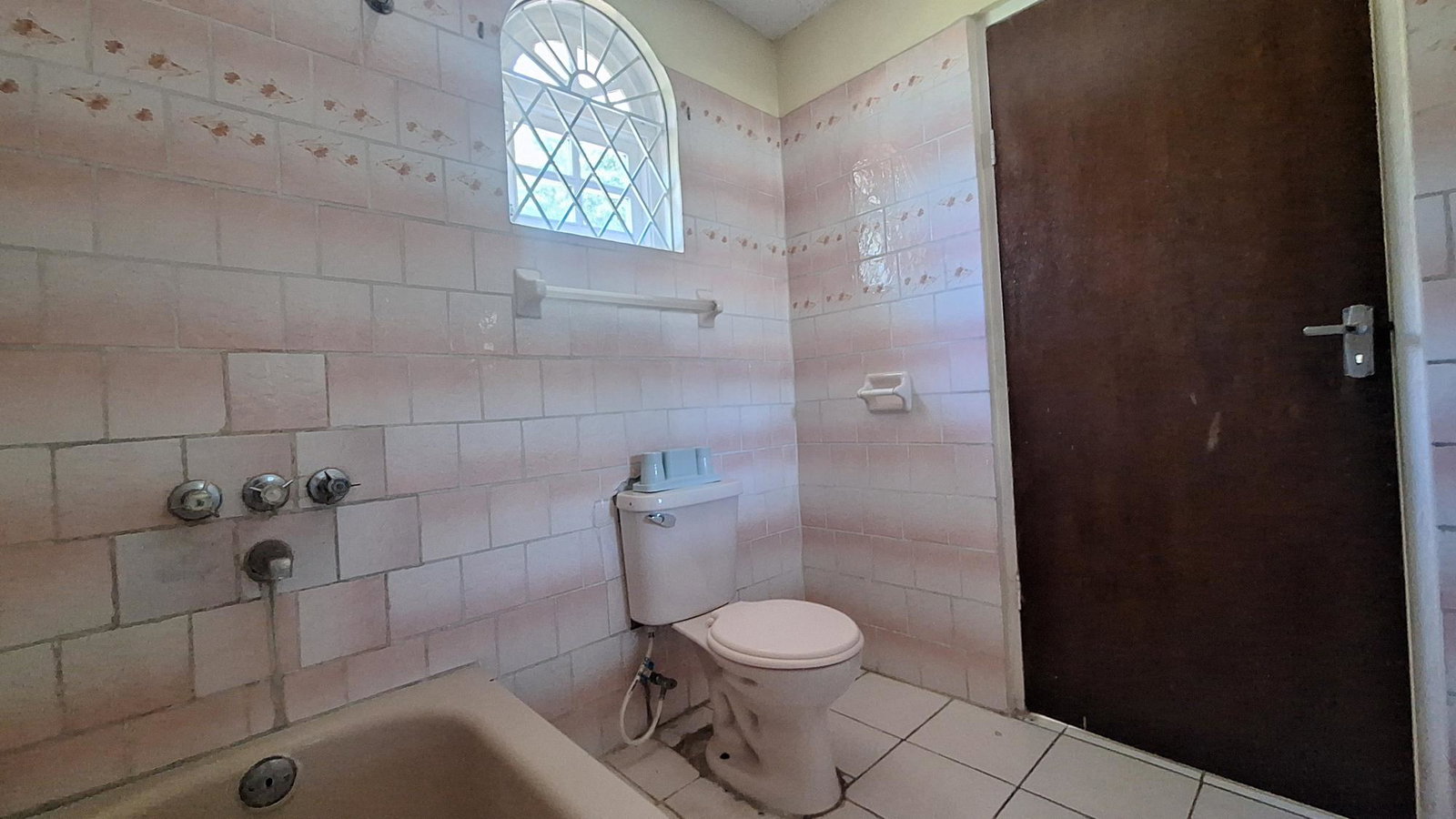 3-Bedroom-Townhouse-For-Sale-in-Portmore-St.-Catherine-335-Oakwood-Boulevard Seventeenth image of 335 Oakwood Boulevard in Bridgeview, St. Catherine, Jamaica - property is For Sale