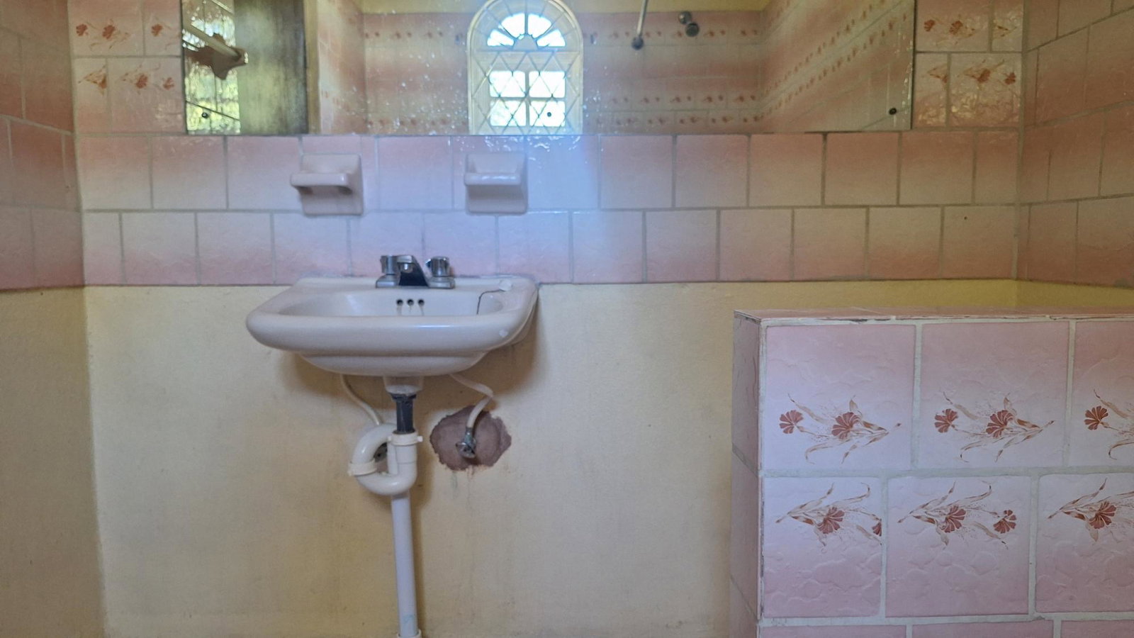 3-Bedroom-Townhouse-For-Sale-in-Portmore-St.-Catherine-335-Oakwood-Boulevard Eighteenth image of 335 Oakwood Boulevard in Bridgeview, St. Catherine, Jamaica - property is For Sale