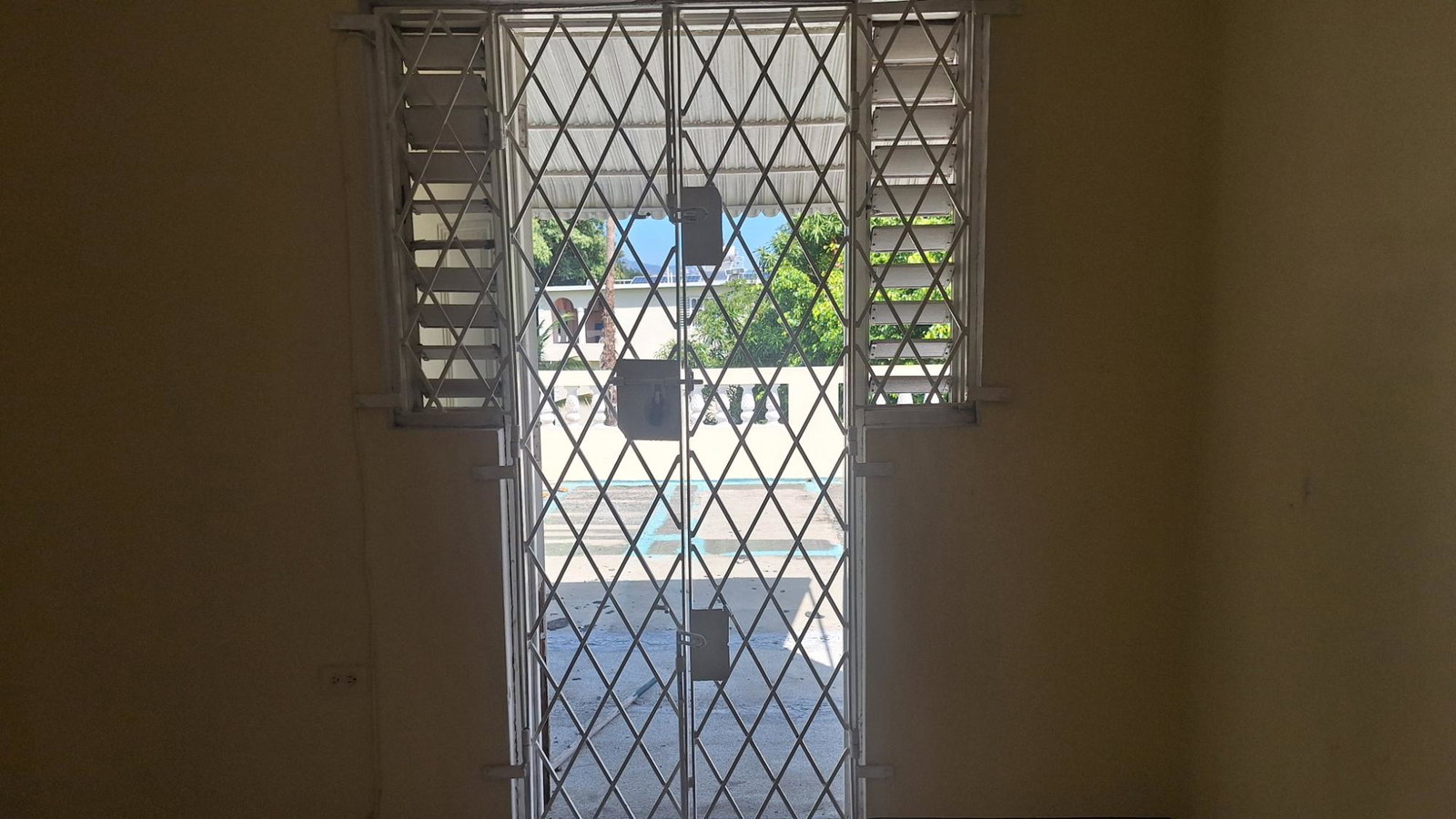 3-Bedroom-Townhouse-For-Sale-in-Portmore-St.-Catherine-335-Oakwood-Boulevard Twenty-Third image of 335 Oakwood Boulevard in Bridgeview, St. Catherine, Jamaica - property is For Sale