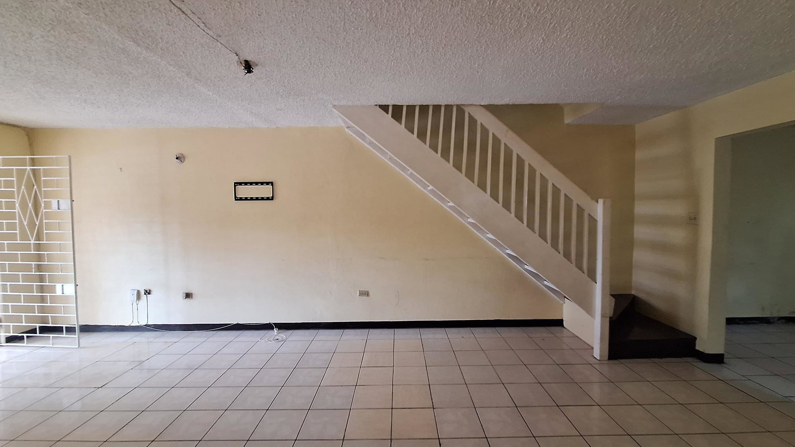 3-Bedroom-Townhouse-For-Sale-in-Portmore-St.-Catherine-335-Oakwood-Boulevard Fifth image of 335 Oakwood Boulevard in Bridgeview, St. Catherine, Jamaica - property is For Sale