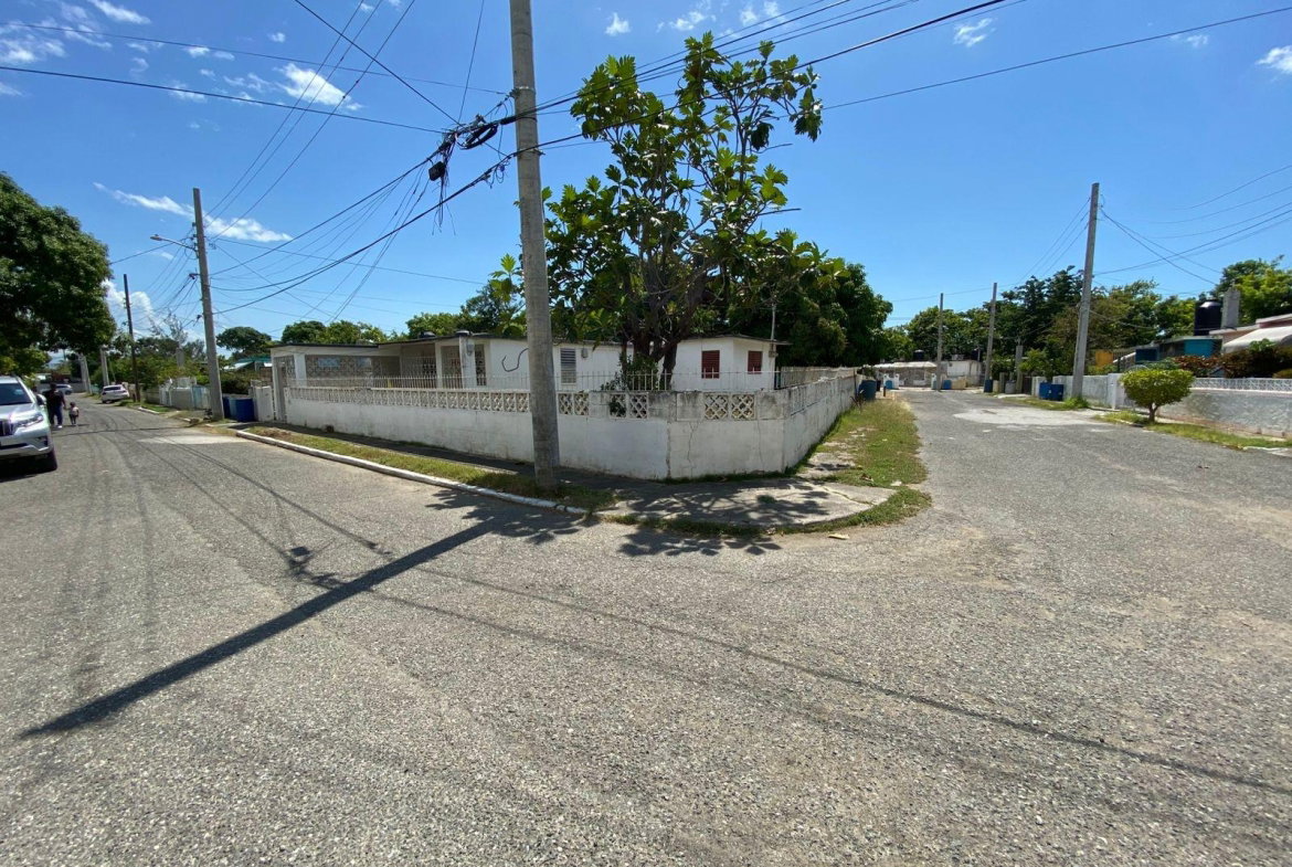 Fourth image of 1025 Portland Circle, Independ in Independence City, St. Catherine, Jamaica - property is For Sale