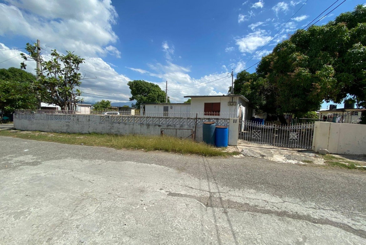 Fifth image of 1025 Portland Circle, Independ in Independence City, St. Catherine, Jamaica - property is For Sale