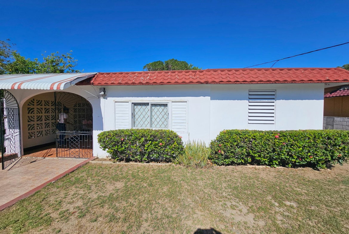 Second image of 27 Newton Avenue in Bridgeport, St. Catherine, Jamaica - property is For Sale