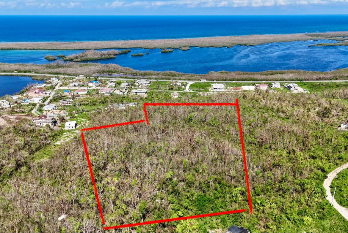 First image of 4 Greenside, Lakeside Close in Greenside, Trelawny, Jamaica - property is For Sale