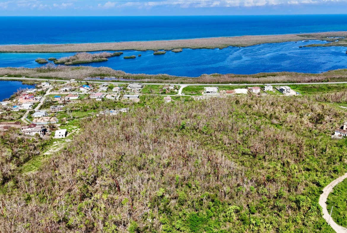 Seventh image of 4 Greenside, Lakeside Close in Greenside, Trelawny, Jamaica - property is For Sale