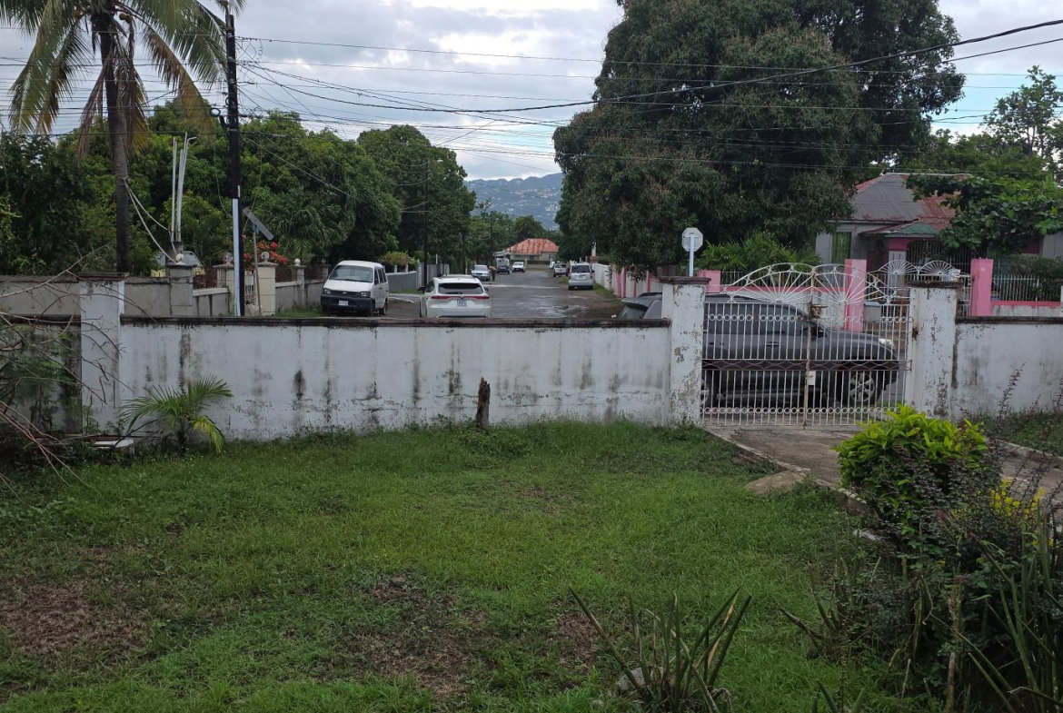 Eleventh image of 6 Kings Avenue in Kingston 10, St. Andrew, Jamaica - property is For Sale