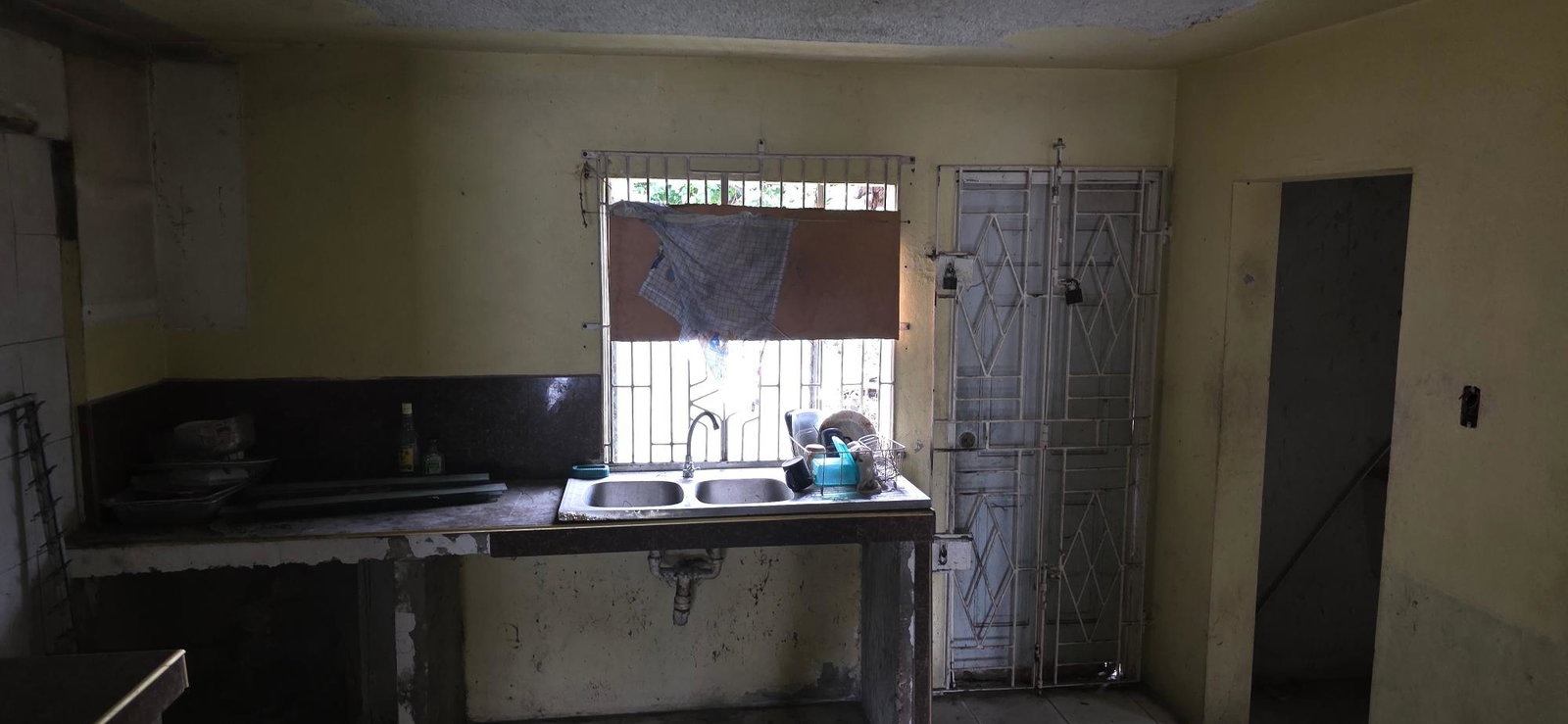 Ninth image of 6 Kings Avenue in Kingston 10, St. Andrew, Jamaica - property is For Sale