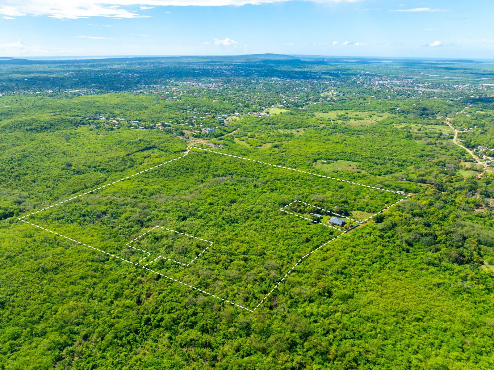 Tenth image of Denbigh, Clarendon in Denbigh, Clarendon, Jamaica - property is For Sale