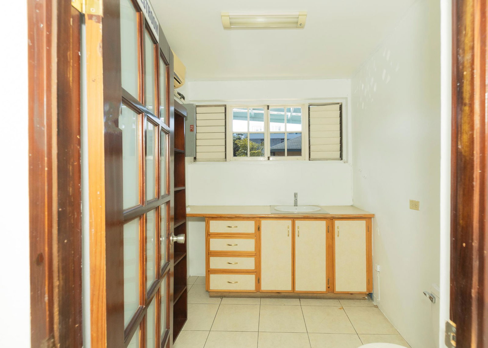 Fifth image of 1d-1e Braemar Avenue in Kingston 5, St. Andrew, Jamaica - property is For Rent